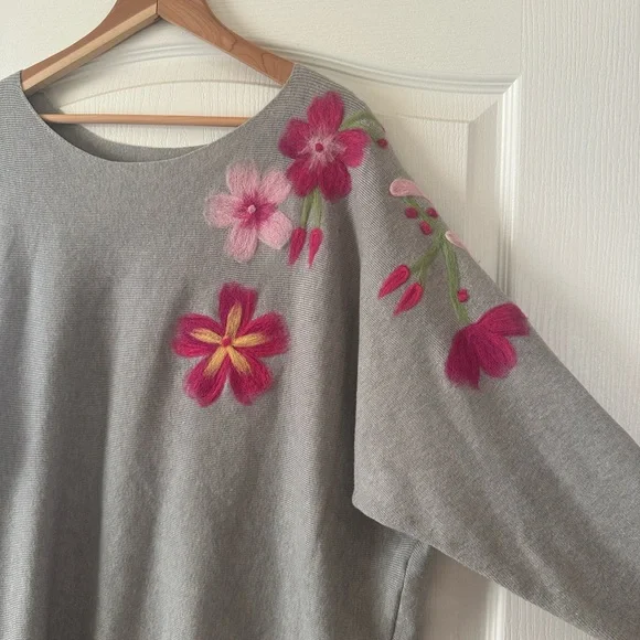 Aaeda Plus 1X Grey Felted Floral Print Long Slouchy Tunic Long Winter Sweater - Picture 2 of 4